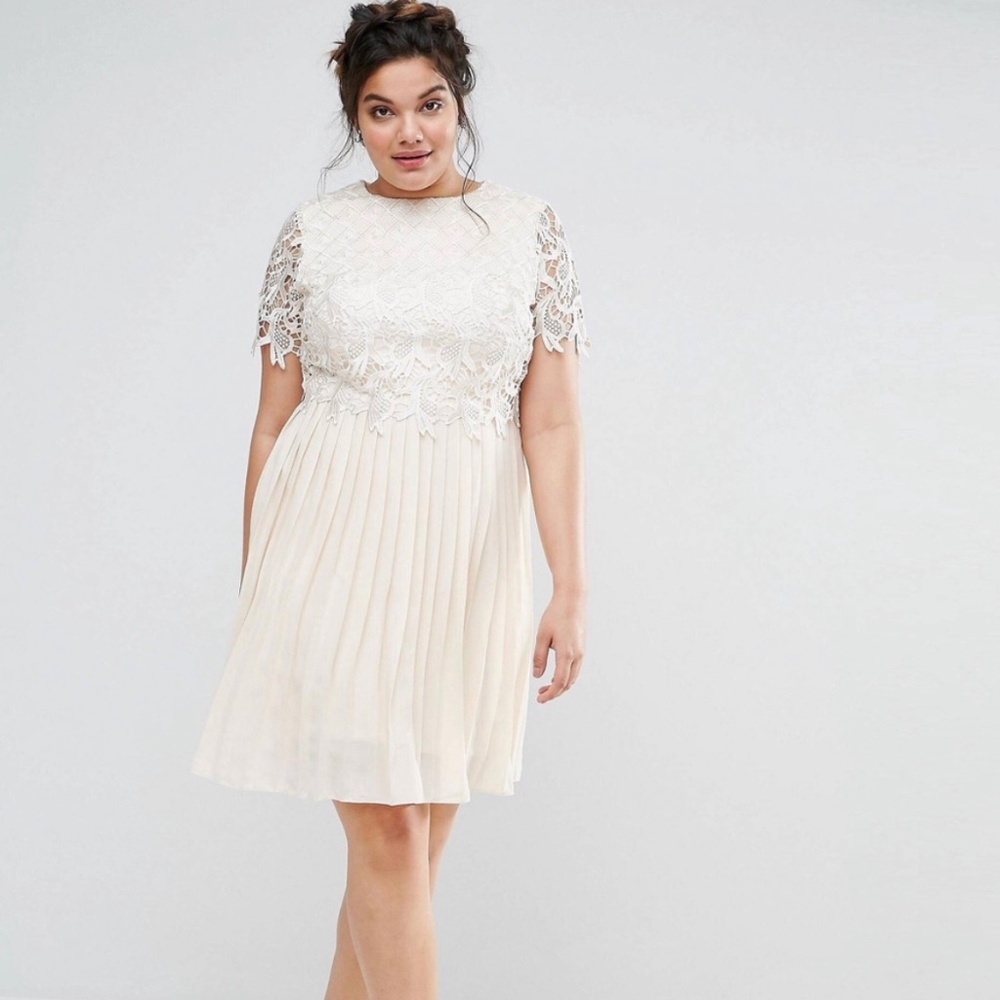 NWT‎ Little Mistress Premium Lace Overlay Dress With Pleated Skirt Ivory Sz 20